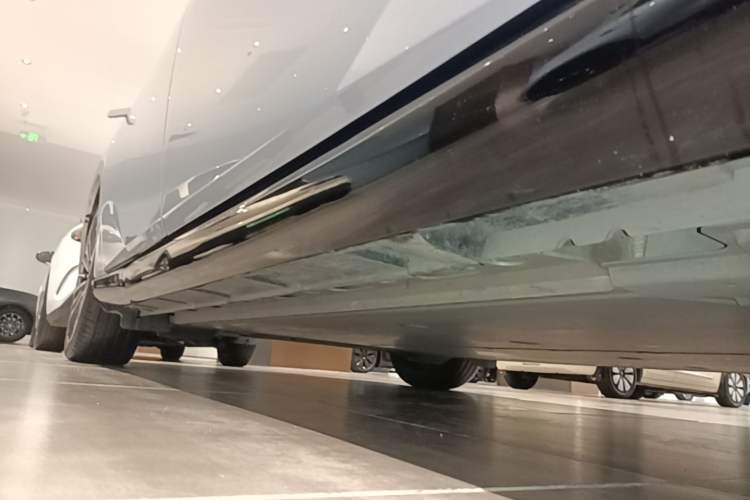 Used Nissan N7 2025 625 Pro Right Side Sill
