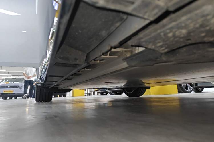 Used Nissan N7 2025 625 Max Right Side Sill