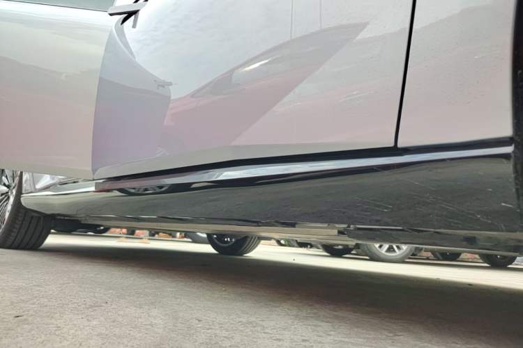 Used Nissan N7 2025 510 Max Right Side Sill