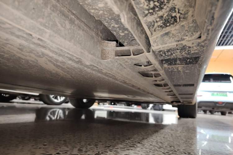 Used Nissan N7 2025 625 Max Right Side Sill