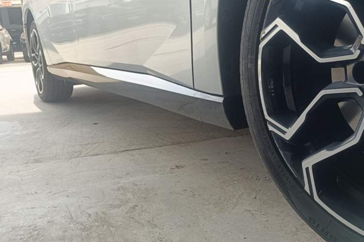 Used Nissan N7 2025 510 Max Right Side Sill