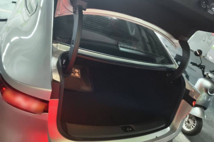 Used Nissan N7 2025 625 Max Trunk
