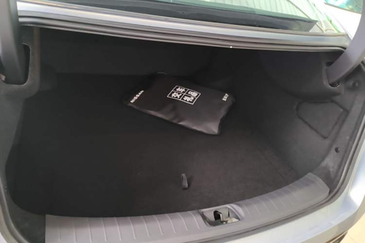 Used Nissan N7 2025 510 Pro Trunk
