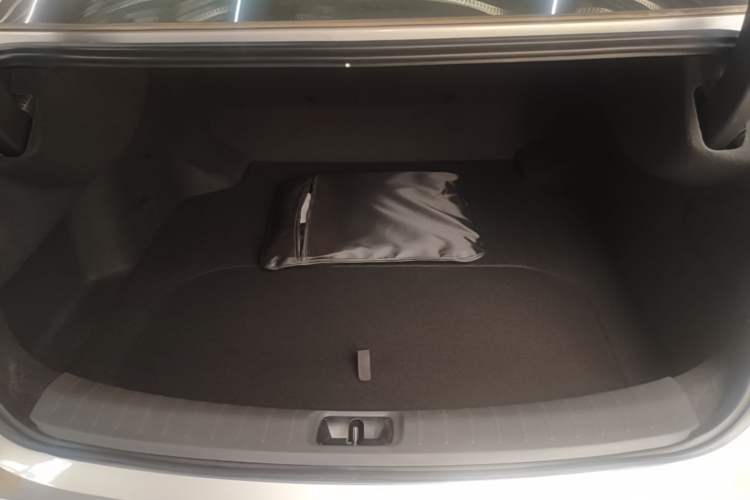 Used Nissan N7 2025 510 Pro Trunk