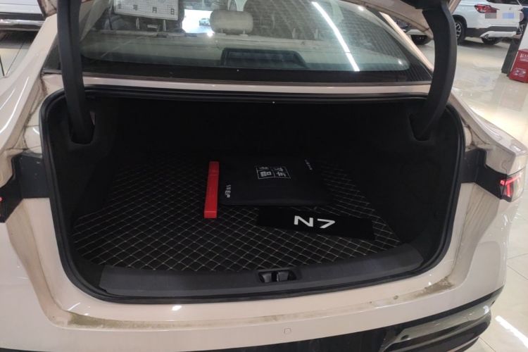 Used Nissan N7 2025 625 Max Trunk