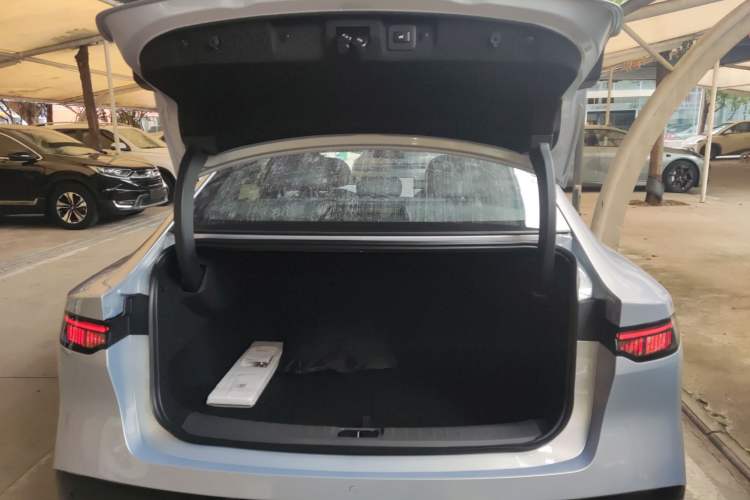 Used Nissan N7 2025 510 Max Trunk