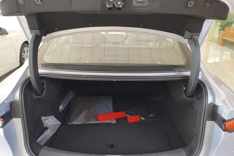 Used Nissan N7 2025 625 Pro Trunk