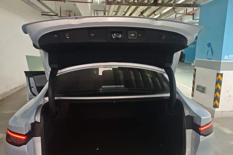 Used Nissan N7 2025 625 Max Trunk