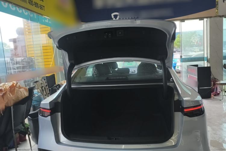 Used Nissan N7 2025 510 Max Trunk