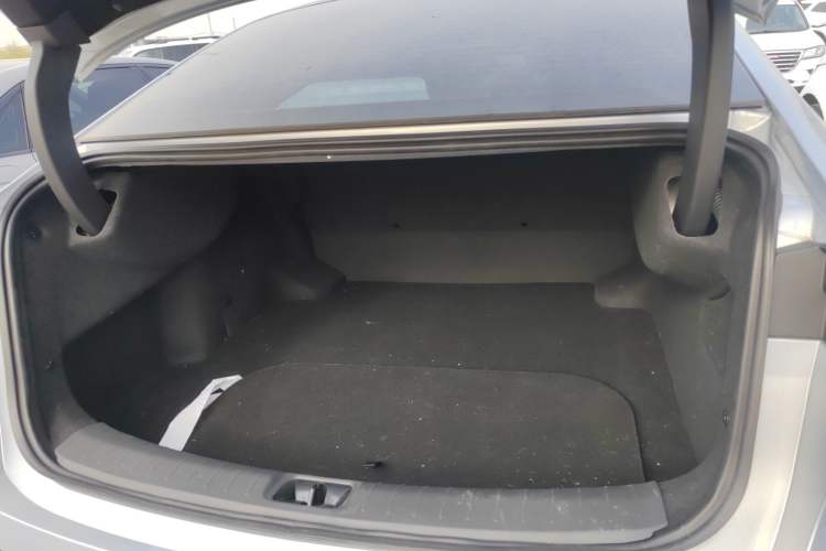 Used Nissan N7 2025 510 Max Trunk