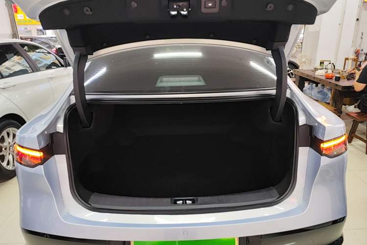 Used Nissan N7 2025 625 Pro Trunk
