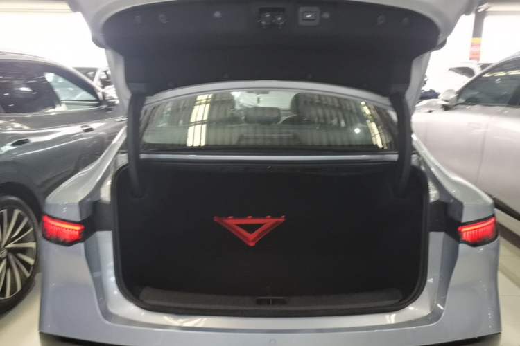 Used Nissan N7 2025 510 Max Trunk