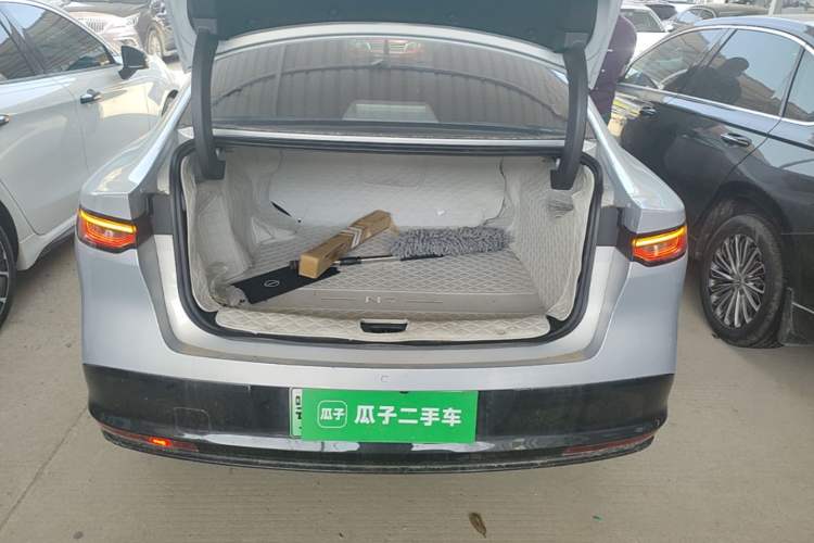 Used Nissan N7 2025 510 Air Trunk