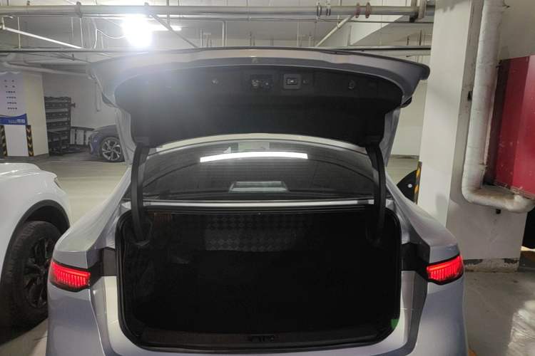 Used Nissan N7 2025 510 Max Trunk
