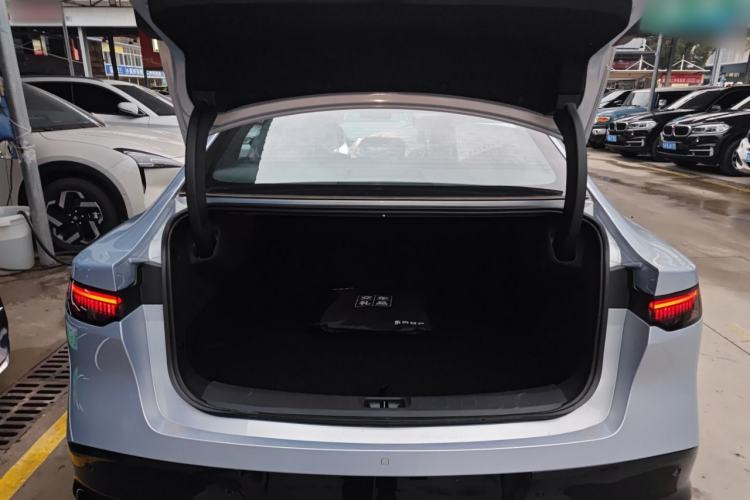 Used Nissan N7 2025 625 Max Trunk