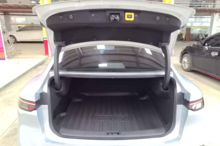 Used Nissan N7 2025 625 Pro Trunk