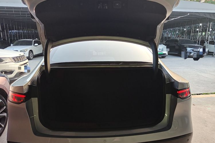 Used Nissan N7 2025 625 Max Trunk