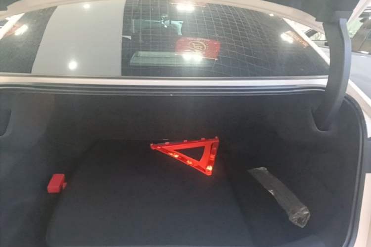 Used Nissan N7 2025 510 Max Trunk