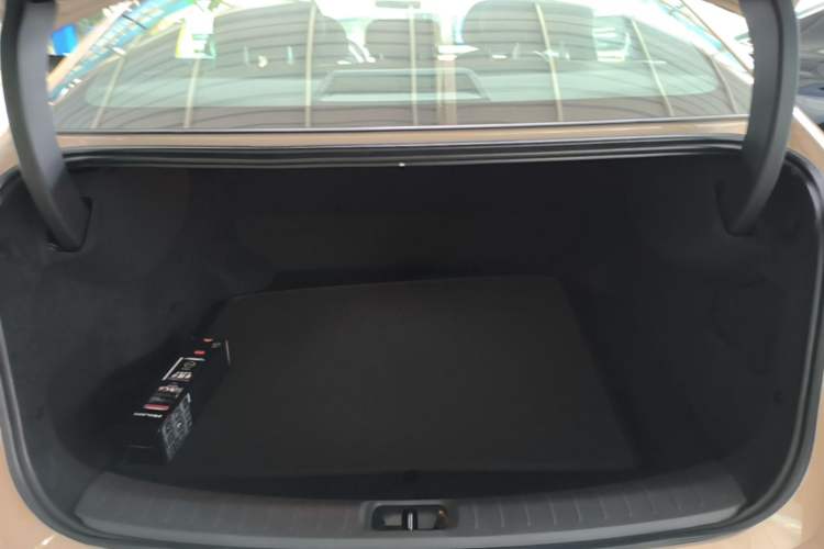 Used Nissan N7 2025 625 Max Trunk