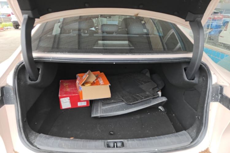Used Nissan N7 2025 625 Max Trunk