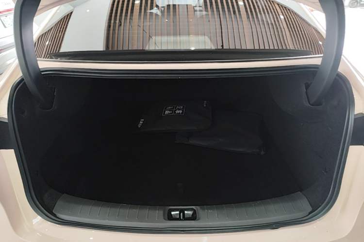 Used Nissan N7 2025 510 Max Trunk