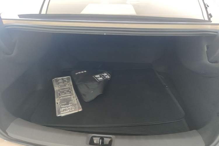 Used Nissan N7 2025 625 Max Trunk