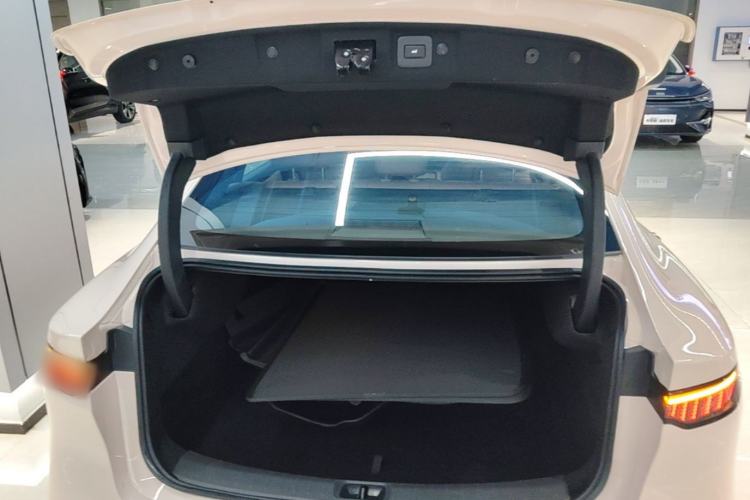 Used Nissan N7 2025 510 Pro Trunk