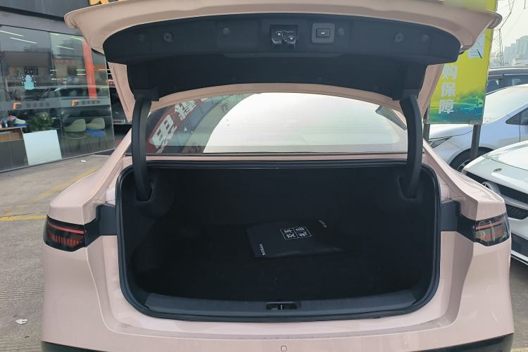 Used Nissan N7 2025 625 Max Trunk