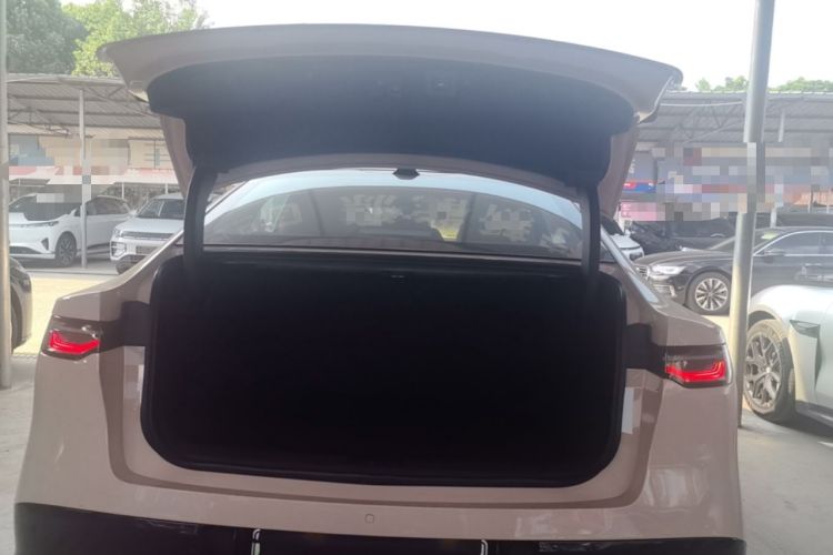 Used Nissan N7 2025 510 Max Trunk