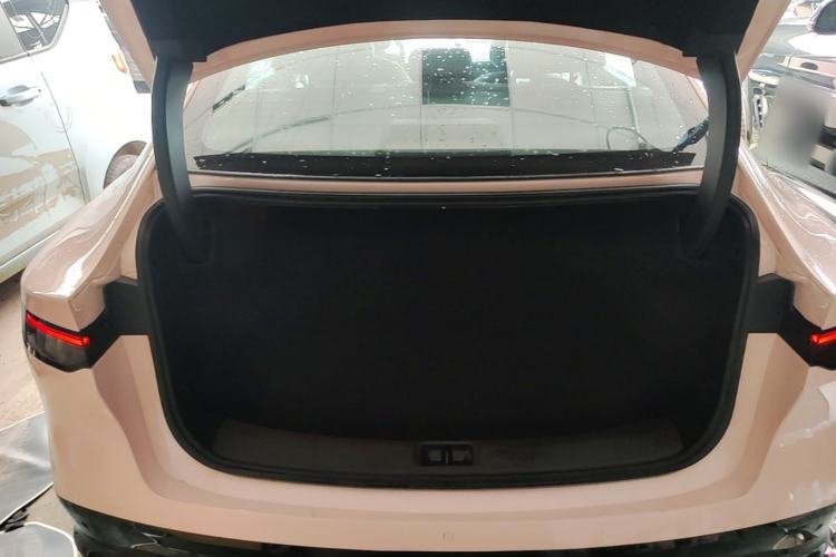 Used Nissan N7 2025 625 Max Trunk