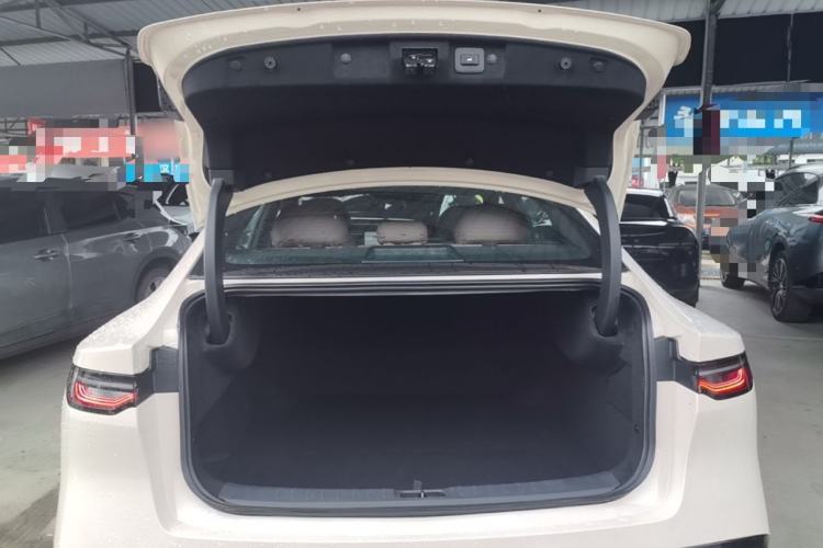 Used Nissan N7 2025 510 Max Trunk