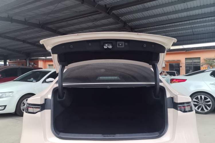 Used Nissan N7 2025 510 Pro Trunk