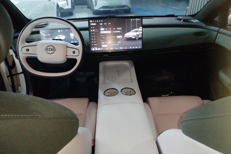 Used Nissan N7 2025 510 Max Center Console