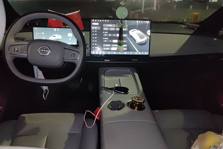 Used Nissan N7 2025 625 Max Center Console