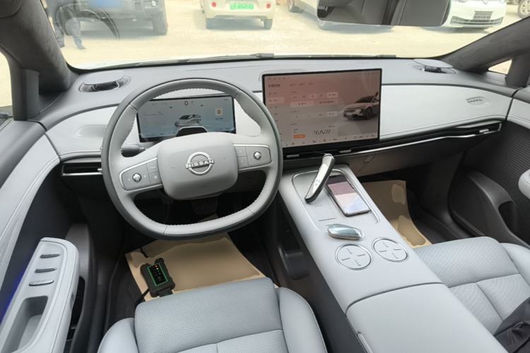 Used Nissan N7 2025 510 Max Center Console