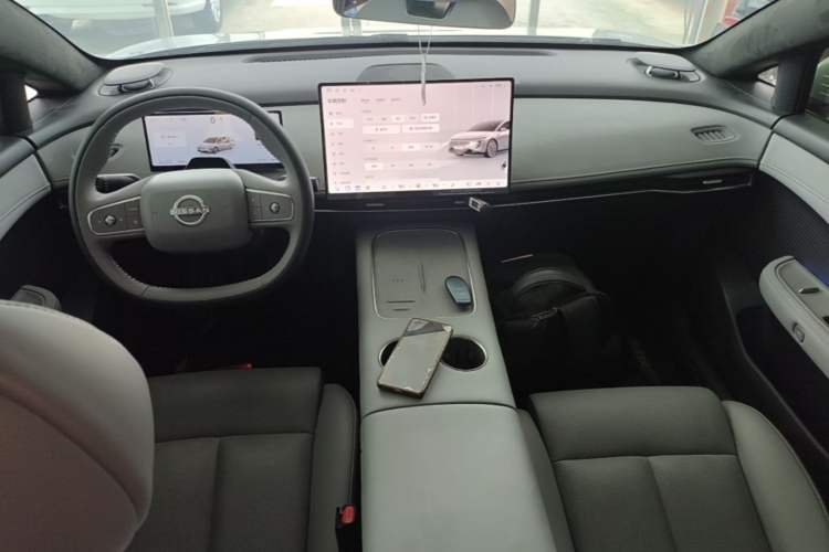 Used Nissan N7 2025 510 Max Center Console