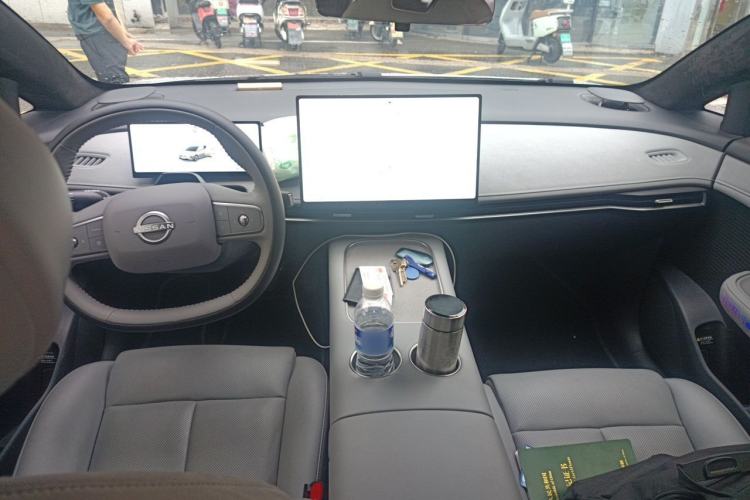 Used Nissan N7 2025 625 Max Center Console