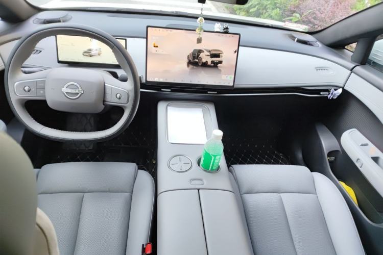 Used Nissan N7 2025 510 Pro Center Console