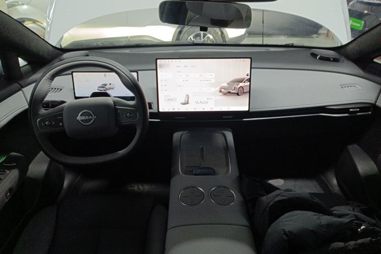 Used Nissan N7 2025 510 Max Center Console