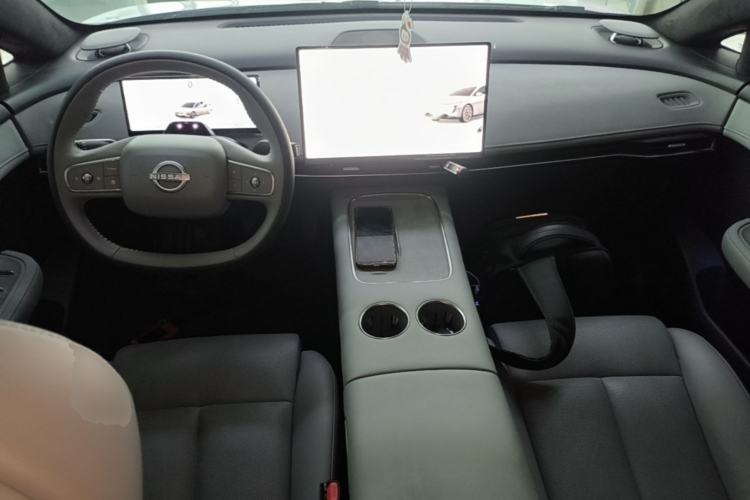 Used Nissan N7 2025 510 Max Center Console