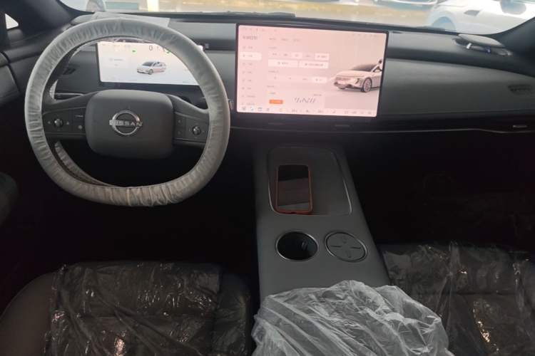 Used Nissan N7 2025 510 Pro Center Console