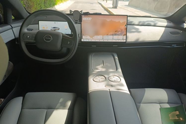 Used Nissan N7 2025 625 Pro Center Console