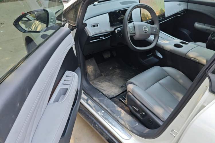 Used Nissan N7 2025 510 Max Driver Seat