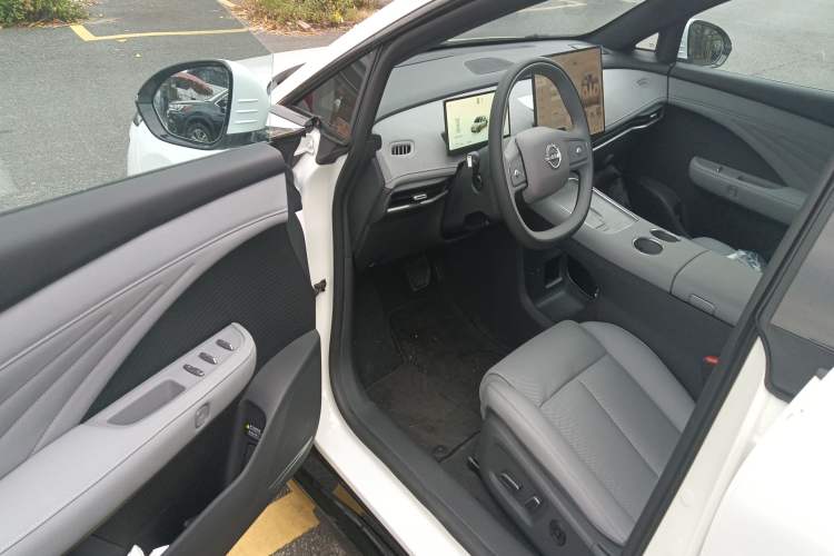 Used Nissan N7 2025 625 Pro Driver Seat