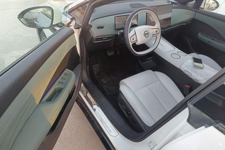 Used Nissan N7 2025 510 Max Driver Seat