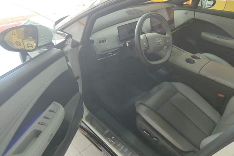 Used Nissan N7 2025 510 Max Driver Seat