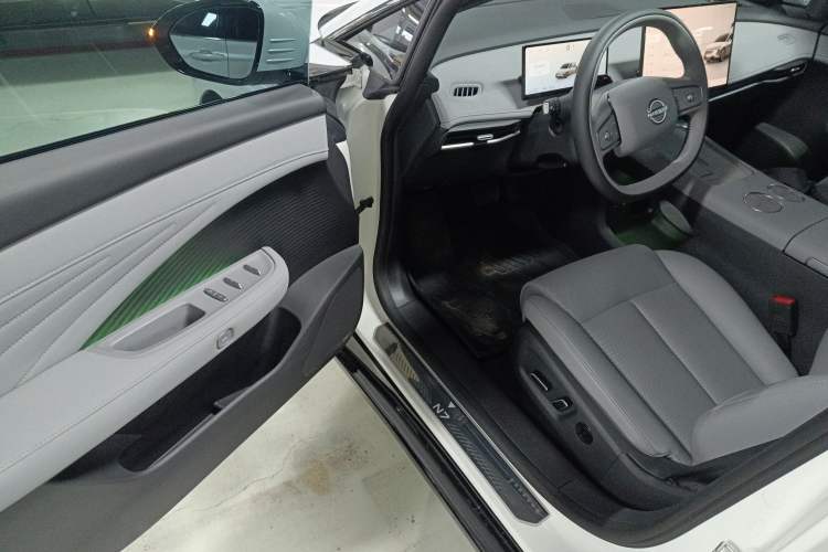 Used Nissan N7 2025 510 Max Driver Seat