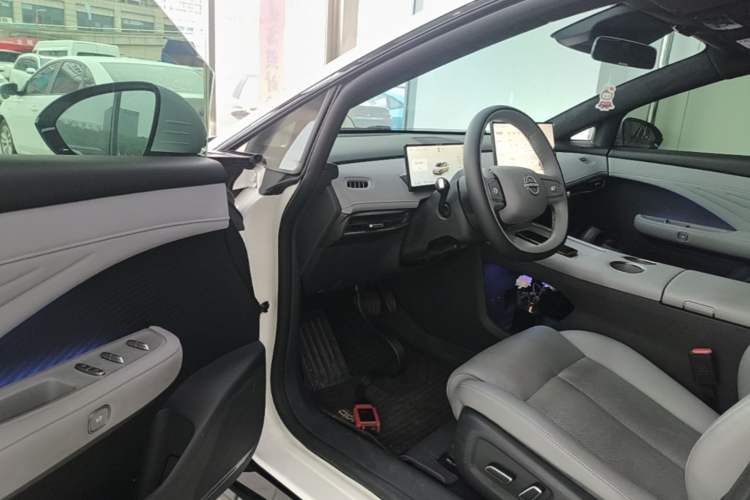 Used Nissan N7 2025 510 Max Driver Seat