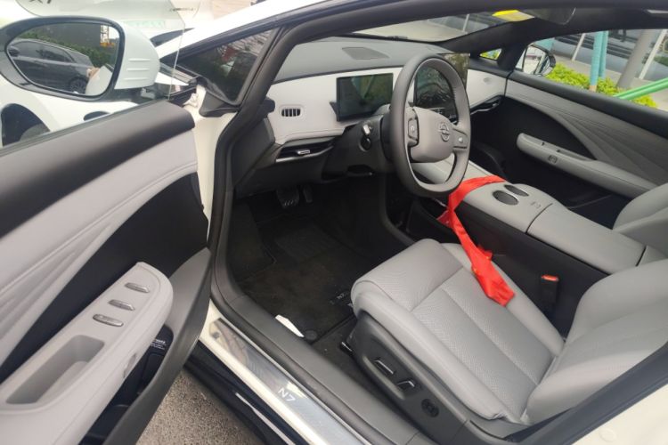 Used Nissan N7 2025 625 Max Driver Seat