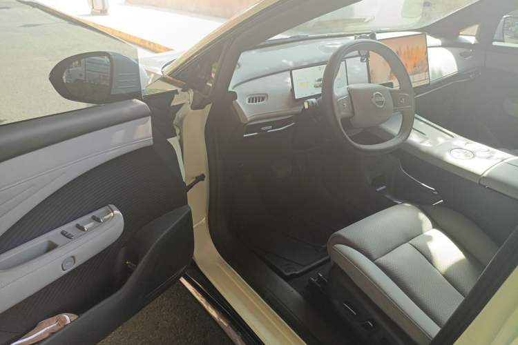 Used Nissan N7 2025 625 Pro Driver Seat